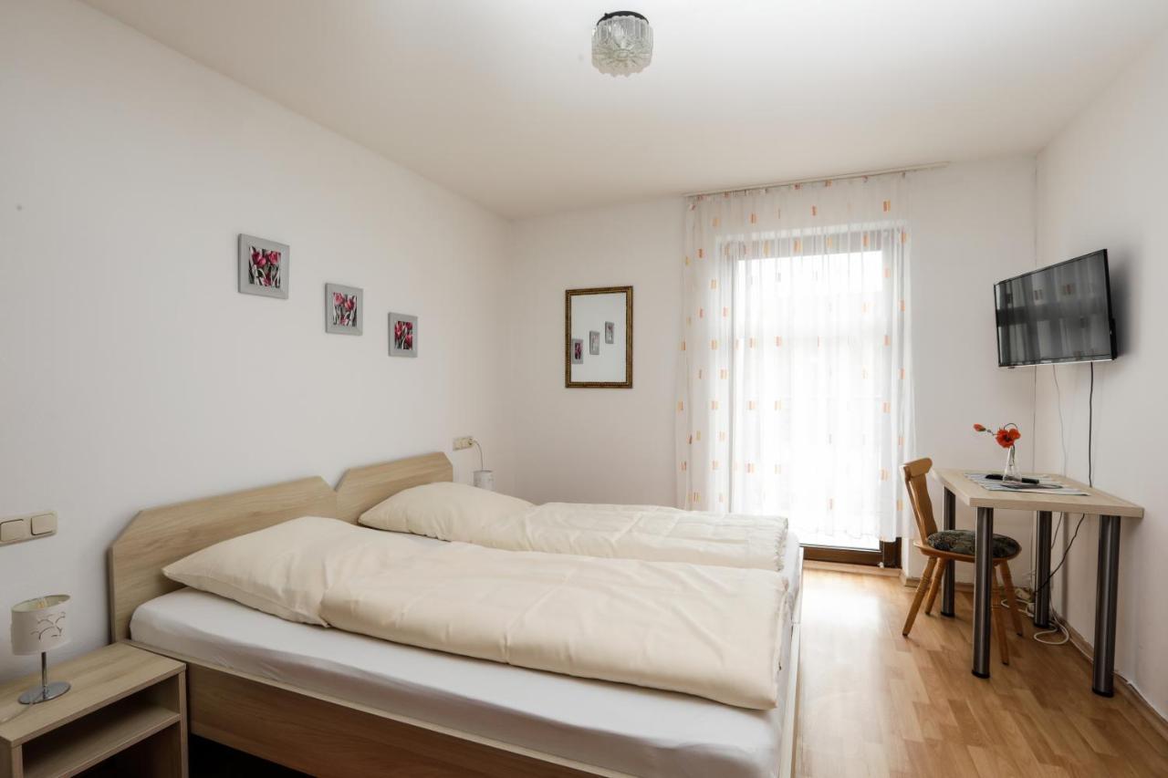 Gasthof / Pension Goetzfried Tegernheim Zewnętrze zdjęcie